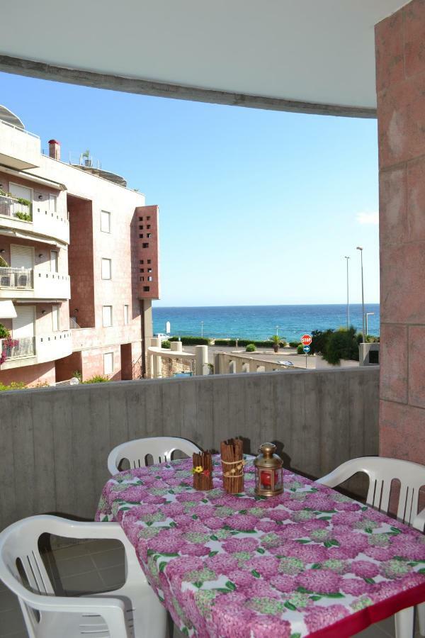 Window On The Sea Apartment Gallipoli Exterior photo