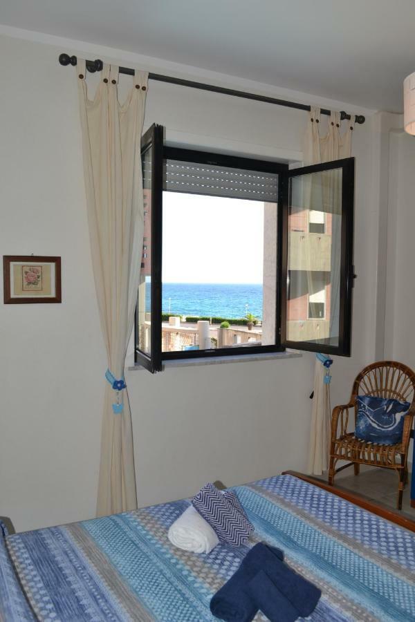 Window On The Sea Apartment Gallipoli Exterior photo