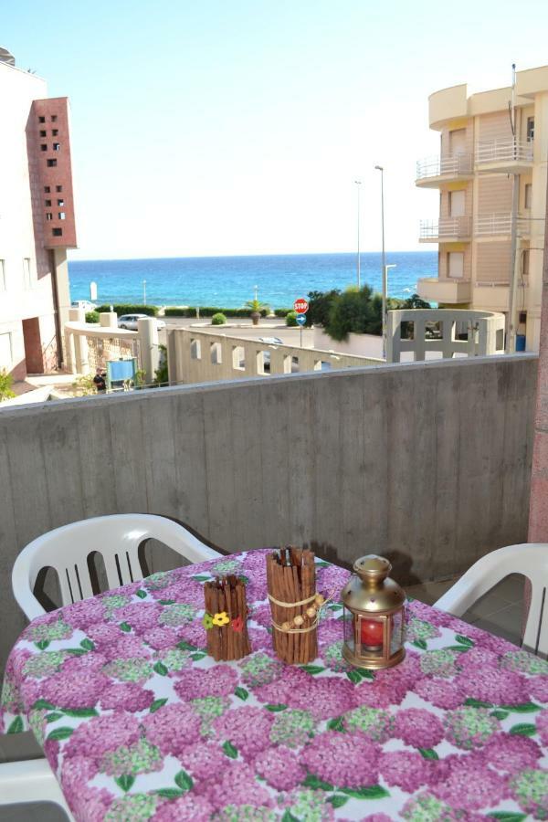 Window On The Sea Apartment Gallipoli Exterior photo